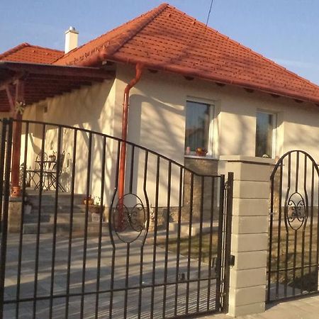 Molni Lägenhet Balatonfůzfő Exteriör bild