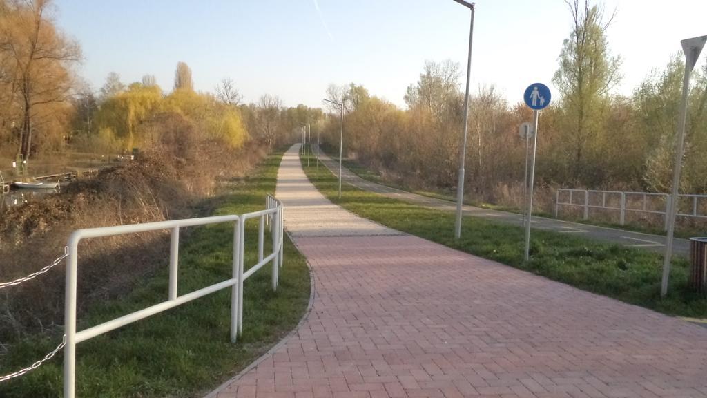 Molni Lägenhet Balatonfůzfő Exteriör bild