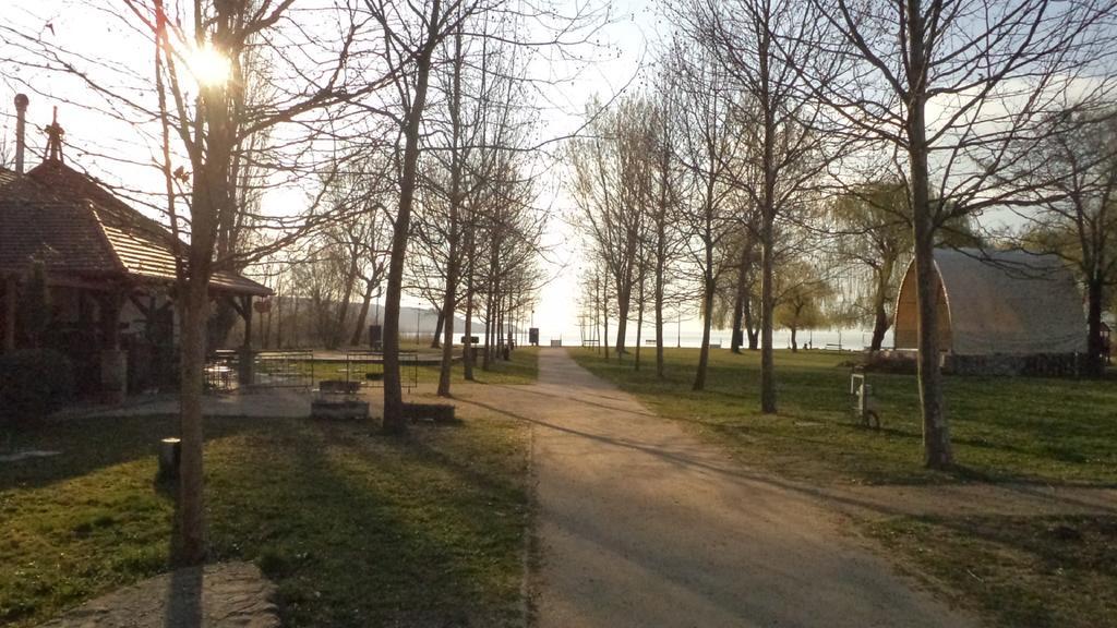 Molni Lägenhet Balatonfůzfő Exteriör bild