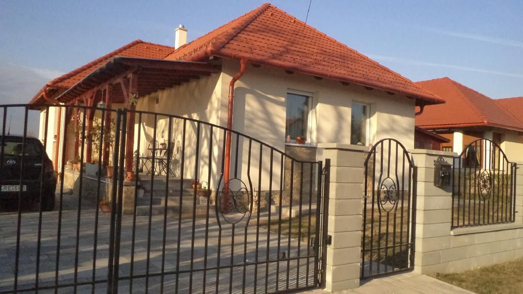 Molni Lägenhet Balatonfůzfő Exteriör bild